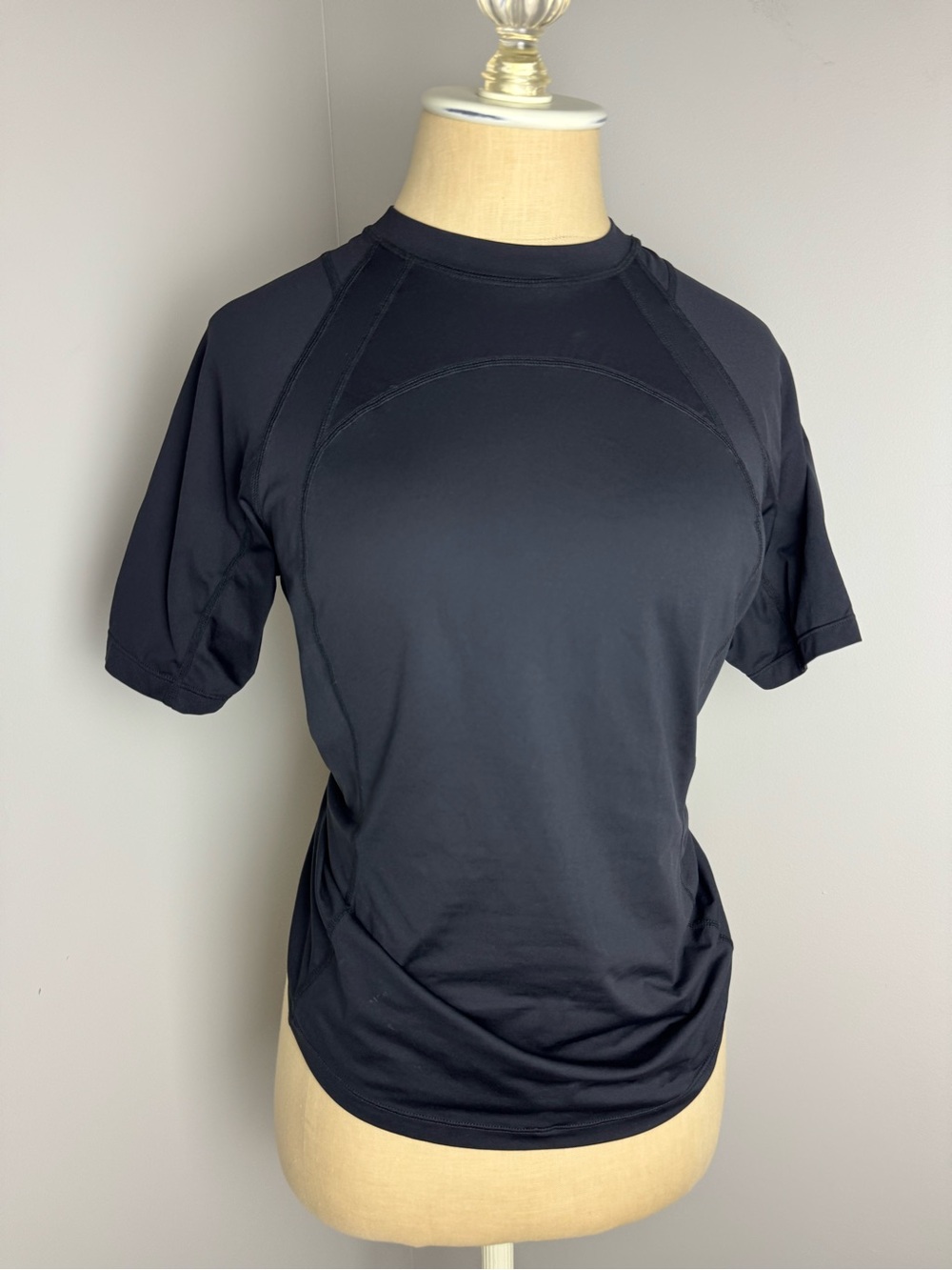 lululemon athletica Black Short Sleeve 360 Rash Guard
